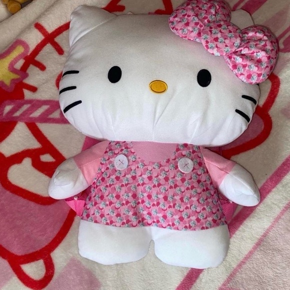 Hello Kitty Backpack Plush - Picture 2 of 7